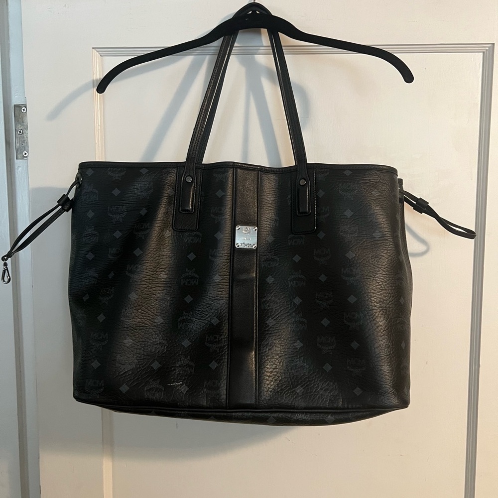 MCM LARGE LIZ reversible tote bag with pouch with Monogram Design